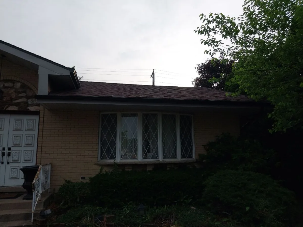 Asphalt shingle roof on a single story brick ranch home