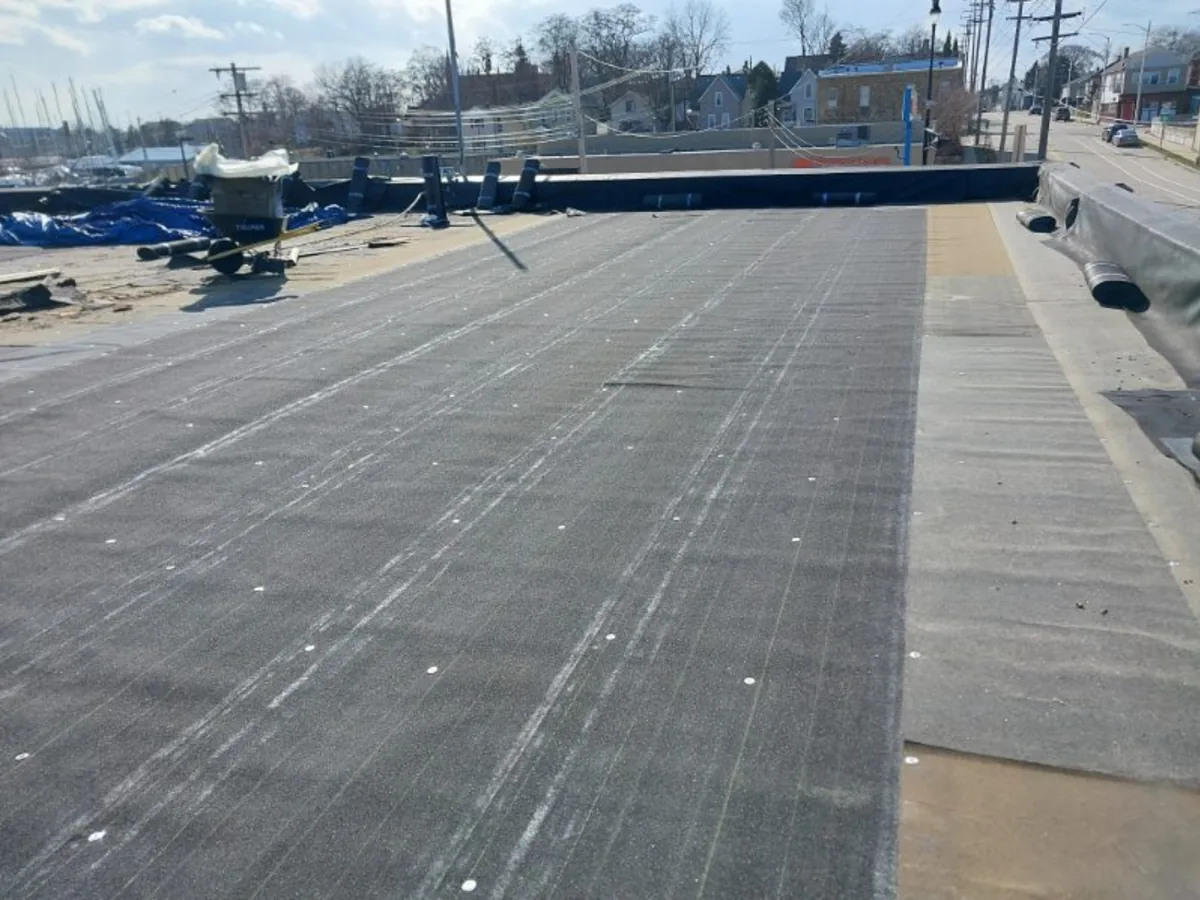 Finished flat roof edge on a commercial building